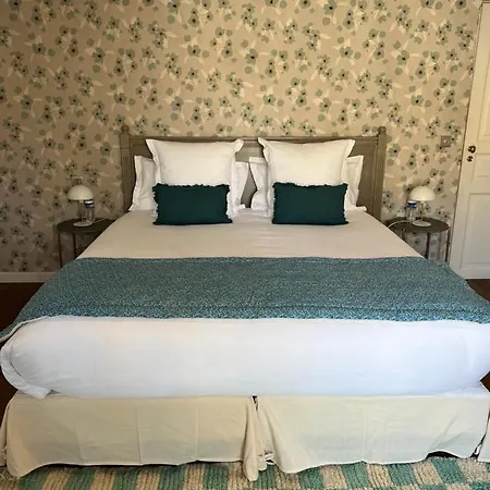 Bed and Breakfast Maison Douce 4*